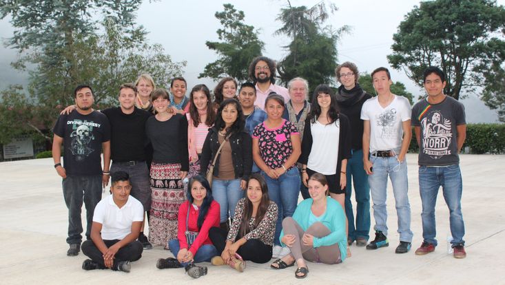 hidalgo-uni Gruppenfoto von Studierenden und Lehrenden in Hidalgo